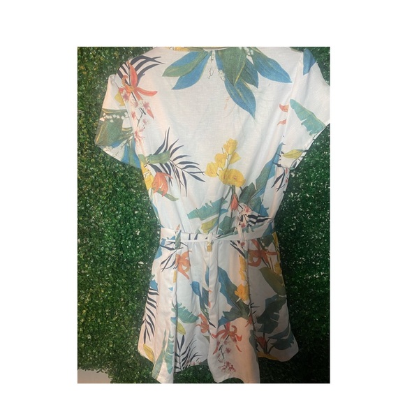 Flower themed short romper😍 - Picture 2 of 2